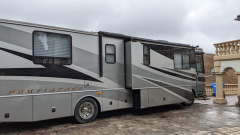 2006 Fleetwood Providence Veículo dirigível in Pomona