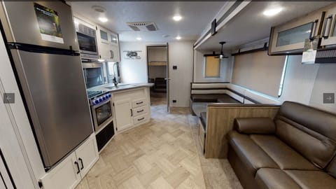 2022 Palomino PUMA 28BHSS Towable trailer in Kennesaw