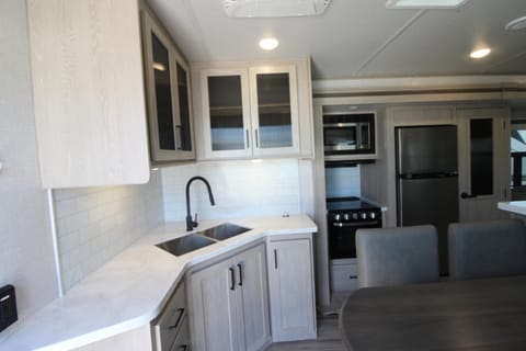 2022 Forest River Rockwood - 3243 Towable trailer in Chino