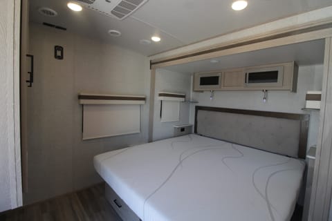 2022 Forest River Rockwood - 3243 Towable trailer in Chino