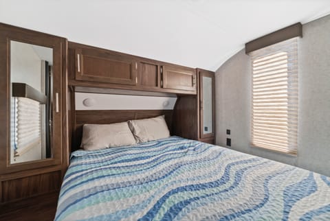 Comfy Queen Master bedroom offers total privacy (you can close the doors to it) and a great night's sleep. 