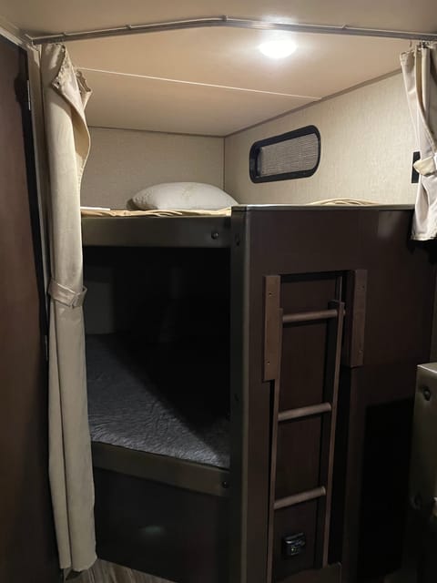 Family Friendly Bunkouse Travel Trailer Towable trailer in Vacaville