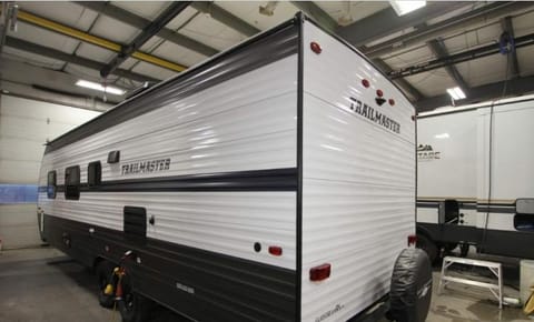 Cruz's 2022 Gulf Stream Kingsport 26BHG Towable trailer in Okotoks