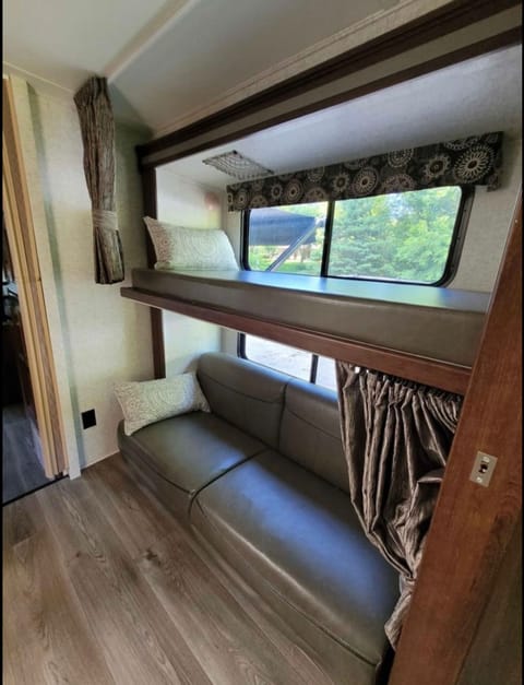 “Bunkhouse 2” for 10 with Rocky Mountain Backyard Drivable vehicle in Aurora