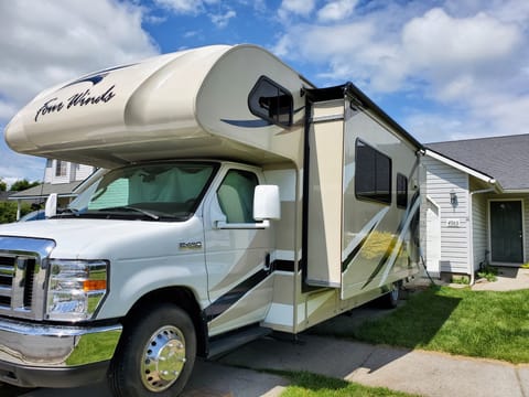 Pet & Family Friendly 2018 Thor Four Winds Drivable vehicle in Post Falls