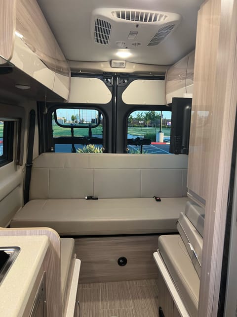 2022 Thor Sequence 20J Sleeps 3,  sits 5-6 people Véhicule routier in Rancho Cordova