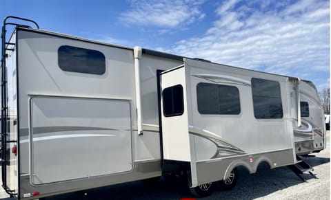 JAYCO EAGLE JOY Towable trailer in Belleville
