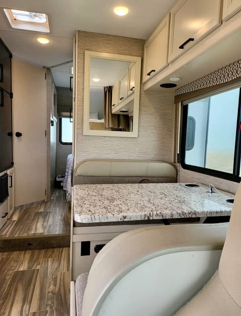 2022 Thor Freedom Elite, clean, comfortable and low miles! Drivable vehicle in Clovis