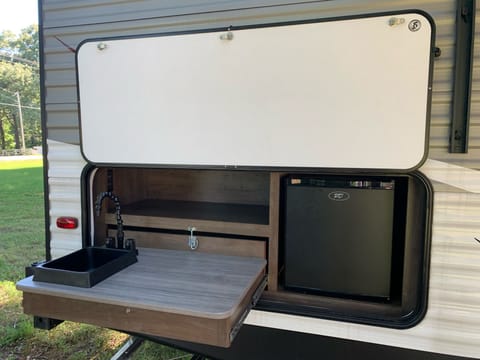 2019 Coleman Lantern - Perfect Lightweight Family Camper Towable trailer in Southaven