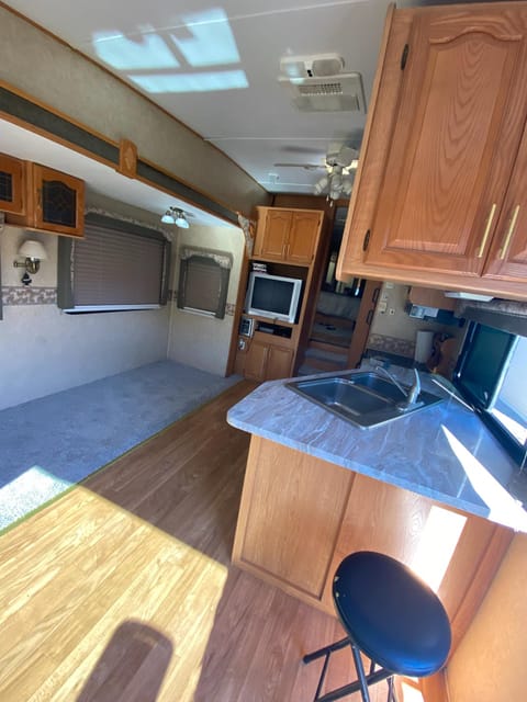 2005 Forest River Sierra COZY HIGH CEILING RV ON A QUIET PPACE Towable trailer in Providence