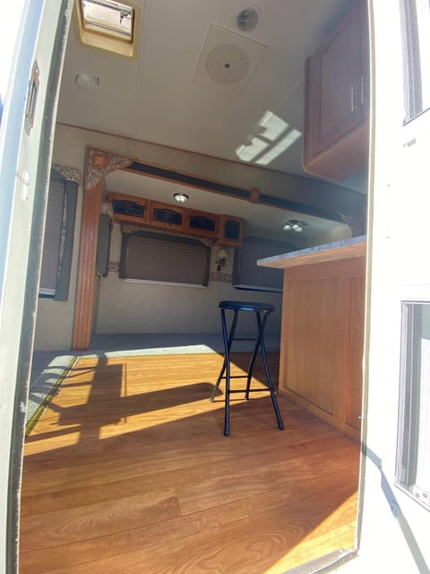 2005 Forest River Sierra COZY HIGH CEILING RV ON A QUIET PPACE Remorque tractable in Providence