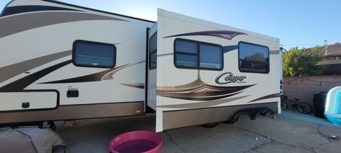2014 Keystone RV Cougar Rimorchio trainabile in West Covina