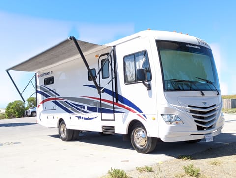 2015 Fleetwood Storm rv Drivable vehicle in Santa Maria