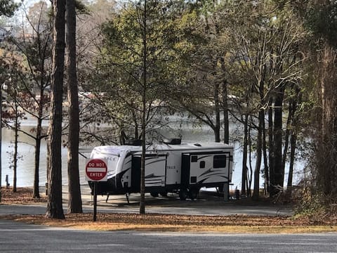 2018 Keystone RV 330RL Ziehbarer Anhänger in Mississippi