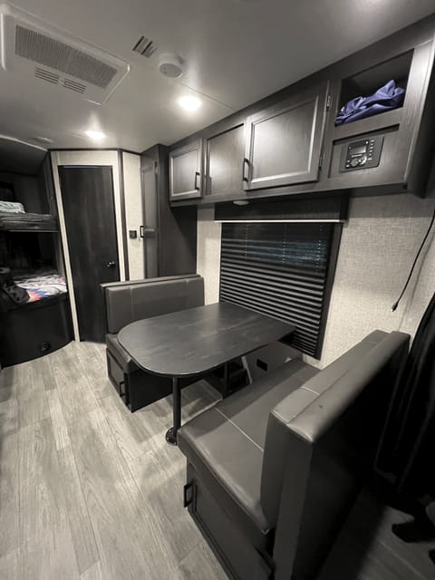 2022 Jayco Jay Flight SLX 8 Towable trailer in Town N Country