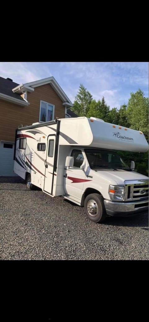 2012 Coachmen Freelander Drivable vehicle in Saguenay