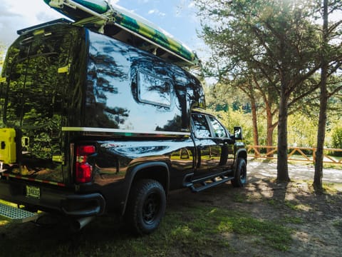2022 Off-grid truck camper Campervan in Laval
