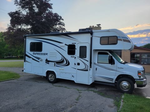 2019 Forest River Sunseeker "Traveling Gyspy" Véhicule routier in Saginaw Charter Township