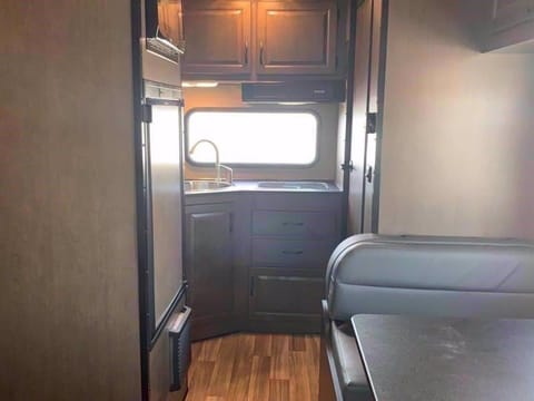 2020 Tiffin Wayfarer 19TM 19' length Great for first timers Drivable vehicle in Fremont