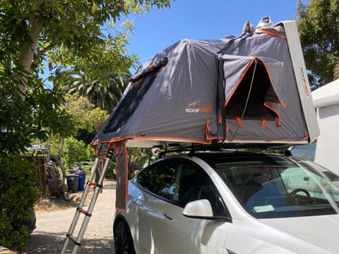 Brand new Roofnest Condor tent, with comfortable mattress and quick setup/tear down. 