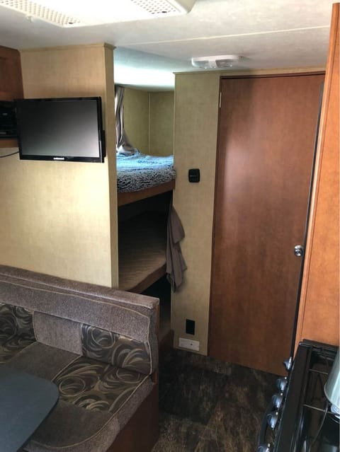 Forest River Shasta Freeport - Sleeps 7 Towable trailer in Rapid City
