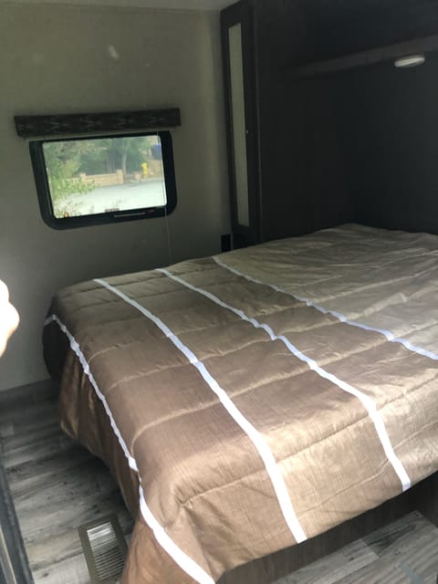 Choose Your Escape! 2018 Keystone Hideout - Comfortable, New Mattress Remorque tractable in Yucaipa