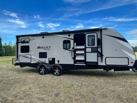 2020 Keystone Bullet Ultra Lite 28’ **Family FUN Experience!** Towable trailer in Vancouver