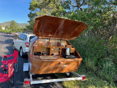 CLC Teardrop Camper - Easy towing, off-grid power, no setup! Tráiler remolcable in Palmer Lake