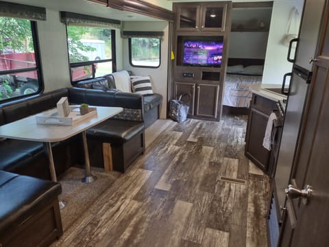 2019 Starcraft Autumn Ridge Outfitter Towable trailer in Bentonville