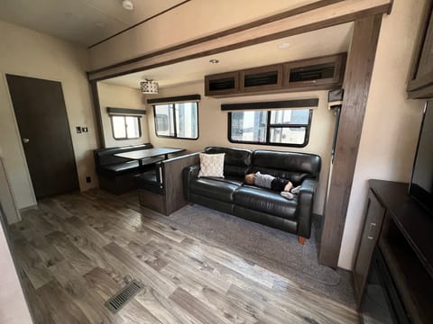 2019 Salem 356QB - Two full bath! Master bedroom and bunkhouse!! Tráiler remolcable in Clinton Township