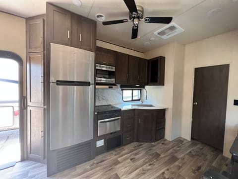 2019 Salem 356QB - Two full bath! Master bedroom and bunkhouse!! Towable trailer in Clinton Township