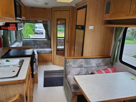 2000 22 ft Travelaire Motorhome ... $175CDN/night Véhicule routier in Port Coquitlam
