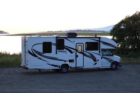 John's 30ft 2021 Jayco Redhawk WHEN GETTING THERE IS AS FUN AS BEING THERE Fahrzeug in Delta