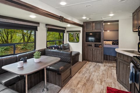 Tour Kentucky in our Family Friendly 2019 Highland Ridge Rimorchio trainabile in Pioneer Village