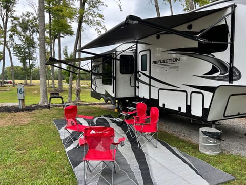Our 2022 Grand Design Reflection 5th Wheel RV is ready for Glamping ++ Stil Towable trailer in Cincinnati