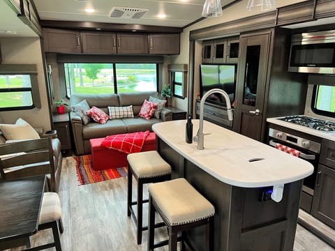 Our 2022 Grand Design Reflection 5th Wheel RV is ready for Glamping ++ Stil Towable trailer in Cincinnati