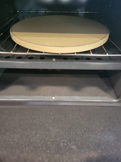 Oven with a pizza stone