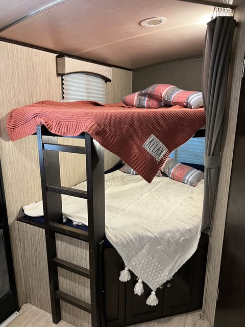 Family adventure trailer, With child friendly bunk beds! Towable trailer in Visalia