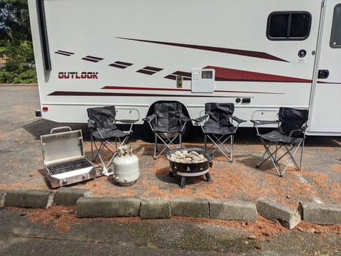 Chairs, Firepit, BBQ & Tank Included!