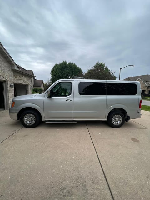 2016 nissan nv3500 Drivable vehicle in Naperville