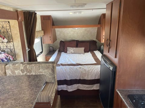 2014 Pacific Coachworks Econ Towable trailer in Rancho Cucamonga