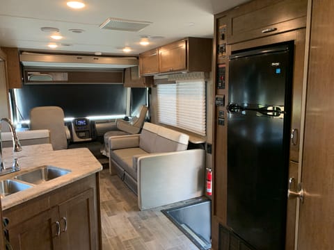 2019 Winnebago Intent - Sleeps 8 Drivable vehicle in Bakersfield