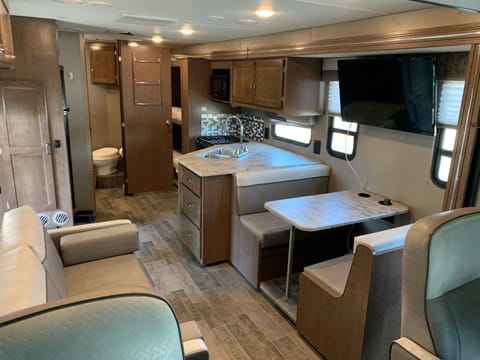 2019 Winnebago Intent - Sleeps 8 Drivable vehicle in Bakersfield