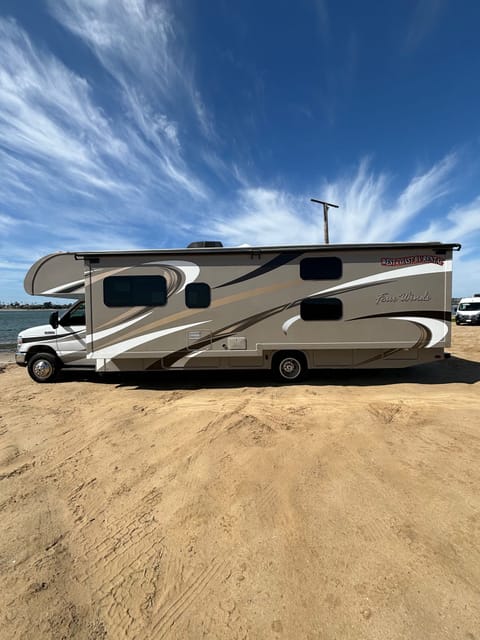 2016 Thor Four Winds Drivable vehicle in Serra Mesa