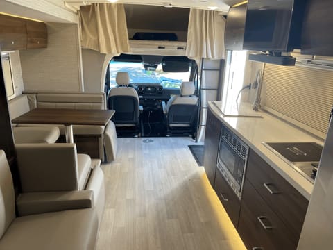 2022 Winnebago View Drivable vehicle in Woodland Hills