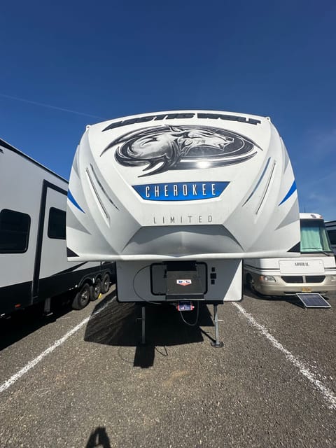 Arctic Wolf 3550 Suite Towable trailer in Eagle Point