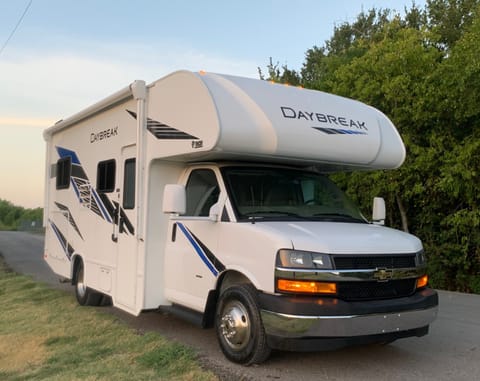 Take "EL GAUCHO" wherever your dreams lead you! 2020 Thor Coach sleeps six! Drivable vehicle in Rowlett