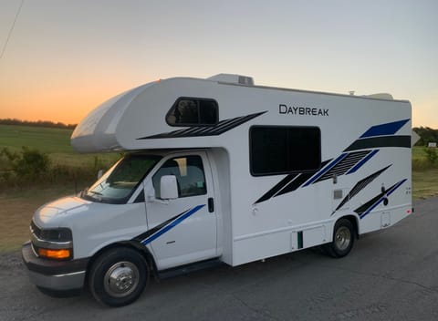 Take "EL GAUCHO" wherever your dreams lead you! 2020 Thor Coach sleeps six! Drivable vehicle in Rowlett