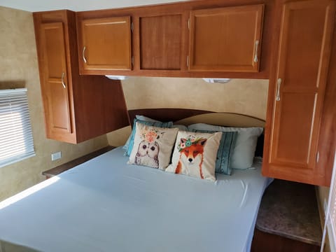 Queen bedroom with NEW memory foam mattress + topper