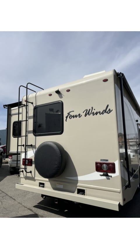TecRV 2018 Thor Four Winds 26’ Drivable vehicle in Tecumseh